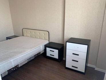 Uzunmüddətli kirayə mənzillər: Yasamalda midada 12 mertebeli binanın 10-cü mərtəbəsində yerləşən — 12