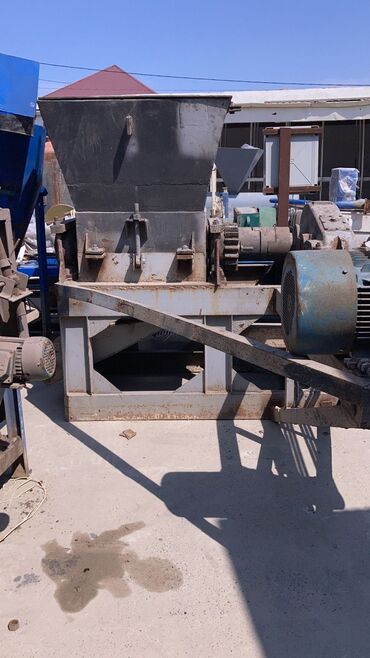 motor reduktor: Böyük həcmli materialları emal etmək üçün nəzərdə tutulmuş sənaye