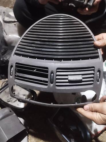 Панели, обшивки: Запчасть на Мерседес 211 Фара простой правая сторона Болоки,рамки — 14