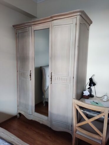 корнавальный костюм: Шкаф для одежды, Б/у, Прямой, Дерево