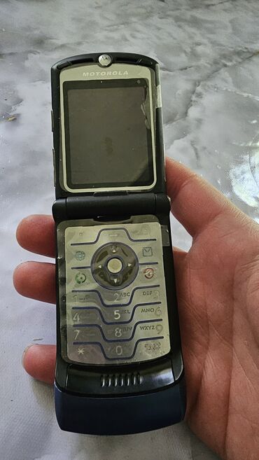 телефоны раскладушки: Motorola Razr2 V8, Б/у, < 2 ГБ, 1 SIM