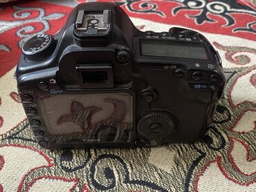лазерные принтеры а3: Цифровая зеркальная камера Canon EOS 5D mark 2 в черном корпусе