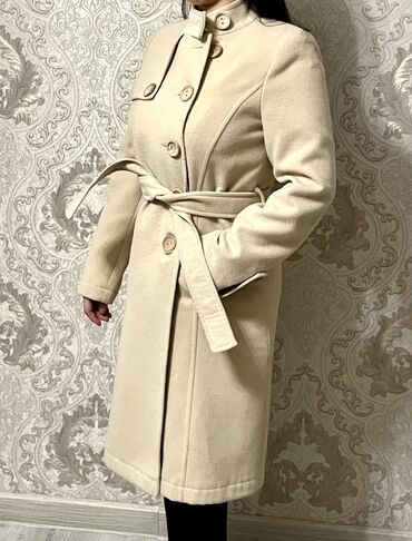Женское пальто бежевого цвета. Произ-во Турция. Ткань Кашемир. Р-р