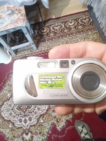 Fotokameralar: Sony Cyber-shot DSC-P10 rəqəmsal fotoaparat Xüsusiyyətlər: - Model — 26
