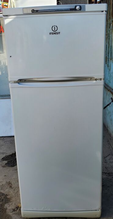 холодильник б у куплю: Холодильник Indesit, Двухкамерный, 50 * 150 * 40