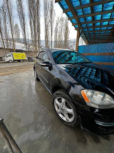 Другие детали салона: Mercedes-Benz — салон 7 мест (3 ряда). Бежевый интерьер с контрастной — 5