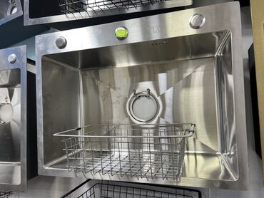 раковины для ванны с тумбой: Просторная кухонная мойка из нержавеющей стали с матовой поверхностью