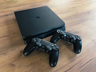 купить ps 4 slim: Продаю слим прошитая +20топ игр Память 1000гиг, в идеальном
