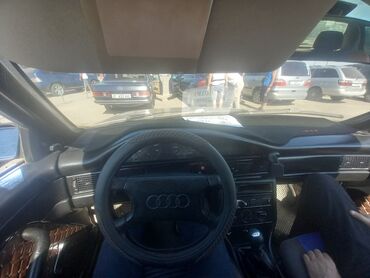 зеленая audi: Audi 100: 1988 г., 2 л, Механика, Бензин, Седан