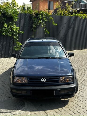 купить зикр в бишкеке: Volkswagen Vento: 1995 г., 1.8 л, Механика, Бензин, Седан