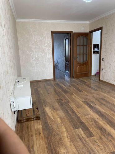 Köhnə tikili: Bakı, Neft Daşları qəs., 3 otaqlı, Köhnə tikili, m. Qara Qarayev, 65 kv. m -da lalafo.az — 13 Köhnə tikili: Bakı, Neft Daşları qəs., 3 otaqlı, Köhnə tikili, m. Qara Qarayev, 65 kv. m — 13