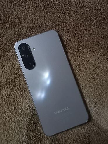 samsung online satış: Samsung Galaxy A17, rəng - Gümüşü, İki sim kartlı — 1