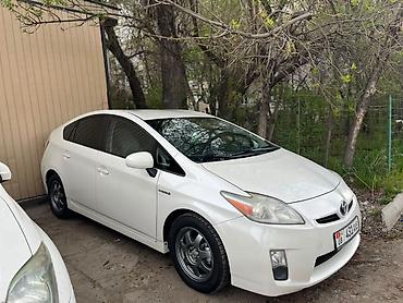 Toyota: Toyota Prius: 2011 г., 1.8 л, Вариатор, Гибрид, Хэтчбэк — 5