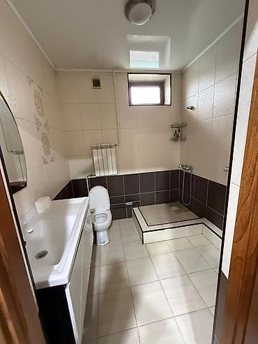 Долгосрочная аренда домов: 280 м², 8 комнат, Бронированные двери, Парковка, Утепленный — 10