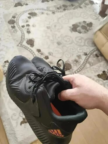 женские кроссовки adidas barricade: Satilir original adidas firmasinin krossovkasi veziyyeti yaxsidi hec