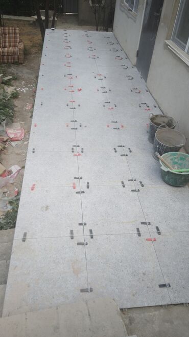 Plitə işləri: Xidmət: Kafel-metlax və daş döşəmə işləri Təsvir: - Həyətyanı sahə — 2