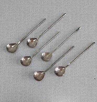 qab qaşıqlar: Sovet istehsalı olan 6 ədəd metal qaşıq dəsti satılır. Materiali — 4