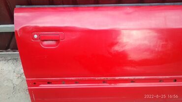дверные ручки на пассат: Передняя правая дверь Audi 1992 г., Б/у, цвет - Красный,Оригинал