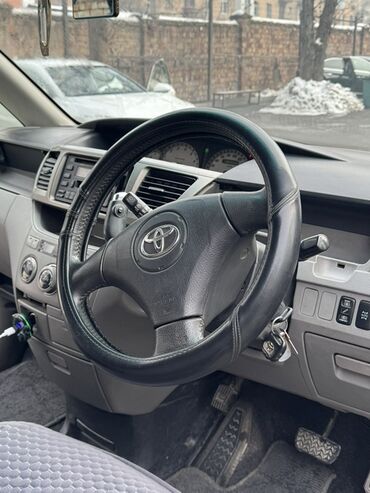 Toyota: Toyota Voxy: 2002 г., 2 л, Автомат, Бензин, Минивэн — 11