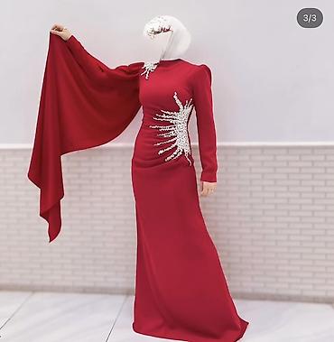mirvari muncuqlar: Qırmızı gecə/libas – asimmetrik pelerinli, bəzəkli, 2 dəfə geyinilib — 1
