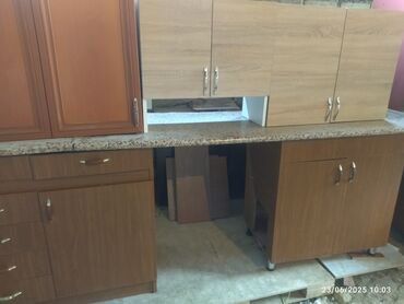 кухня мебель: Tecili satlir ölcu ust hisse 2/40.alt hisse 2/80 uzerinde aspratorda