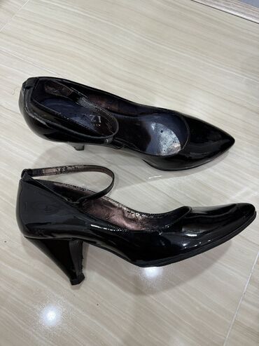 обувь кросовки: Туфли 37, цвет - Черный