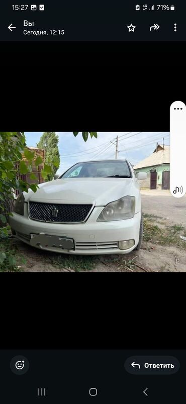 такта камри: Автомобиль Toyota Crown в белом цвете. Седан с тонированными стеклами