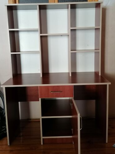 kitab rəfi qiymətləri: Kitab rəfi Hündürlüyü 170sm
Uzunluğu 120sm
Eni 60 sm. Qiyməti 80azn