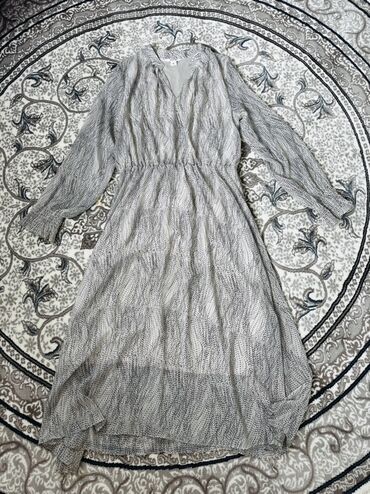 короткое трикотажное платье с длинным рукавом: Легкое женское платье миди с принтом в мелкую точку/волны. -