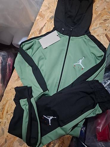 Komplet trenerke: Deciji komoleti 14 
Cena 3000 din — 5