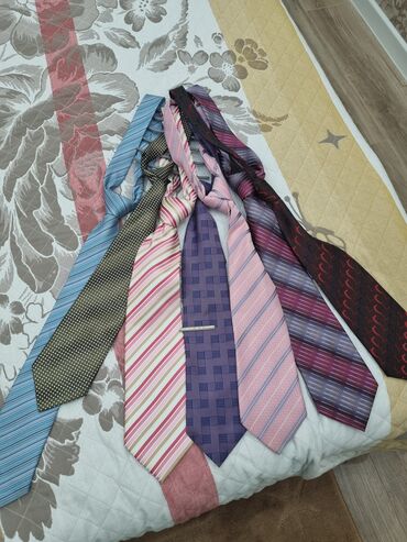 галстук бабочка: Галстуки, разные, в хорошем состоянии Цена за 1 шт. 100 сом зажим 100