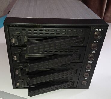 серверы 2 2: Chieftech SNT-3141 SATA-корзина горячей замены для 4-х жестких дисков