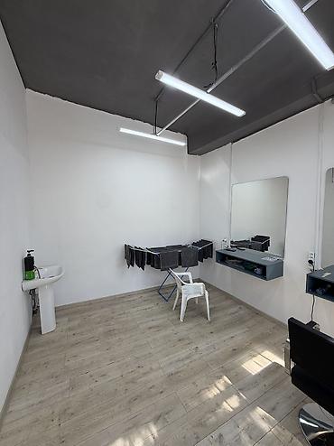 Продажа коммерческой недвижимости: Продажа магазинов В жилом доме, 19 м², Косметический ремонт, 1 этаж — 2