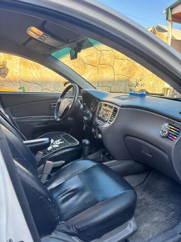 Kia: Kia Rio: 1.5 l | 2005 il Sedan — 10