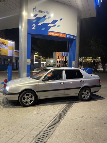 вито 2 8: Volkswagen Vento: 1993 г., 1.8 л, Механика, Бензин, Седан