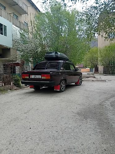 385 55: Автомобиль седан классического типа с доработками для путешествий — 3