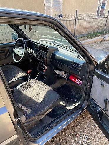 Volkswagen: Volkswagen Golf: 1993 г., 1.6 л, Ручные, Бензин, Хэтчбэк — 9