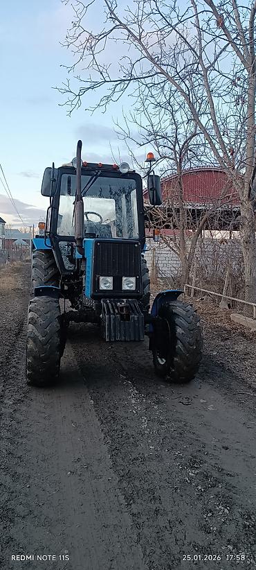Traktorlar: Belarus MTZ traktoru - Güclü dörd silindrli dizel mühərrik - Ön və — 11