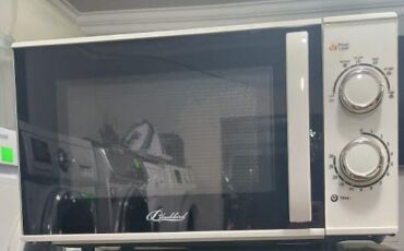 Кухонные вытяжки: Микроволновка Balckbird, Отдельностоящая, С микроволнами, цвет - Белый, Б/у