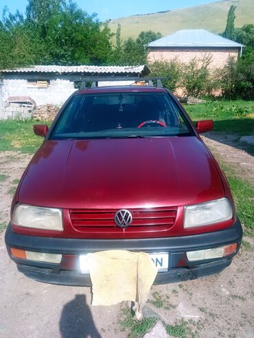 Volkswagen: Volkswagen Vento: 1994 г., 1.8 л, Механика, Бензин, Седан