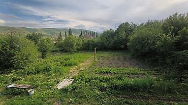 Продажа коттеджей и домов: Продается дом в кемине .из 4 комнат и прихожка.в подвале есть ещё 3 — 2