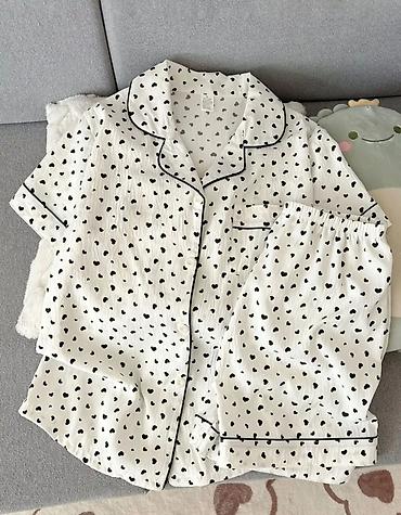 Alt paltarı: Qadın pijama dəsti – qısaqol köynək və şort - Naxışlar: 2 variant – — 2
