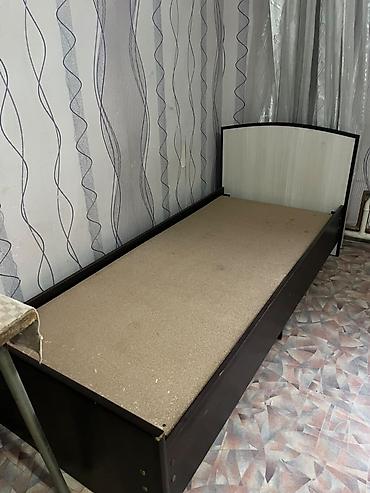 bunk bed: Односпальная кровать с высоким изголовьем. - Размер спального места — 3