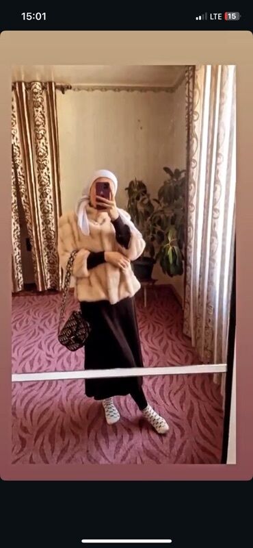 детские шапки с помпонами из натурального меха: Короткая шуба из светлого меха (визуально — кремовый/молочный