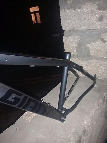 Velosiped ehtiyat hissələri: Giant markalı velo raması bir az cızıqları var başqa heçne sürülən — 5