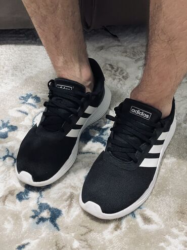 черные кроссовки: Adidas оригинал