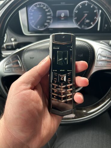 210 mobil nomreler: Vertu Signature Touch, 2 GB, rəng - Qara, Düyməli