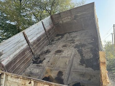 Yük maşınları: Yük maşını – GAZ (kabinə və ön hissə klassik GAZ-53/52 tipli), arxa — 19