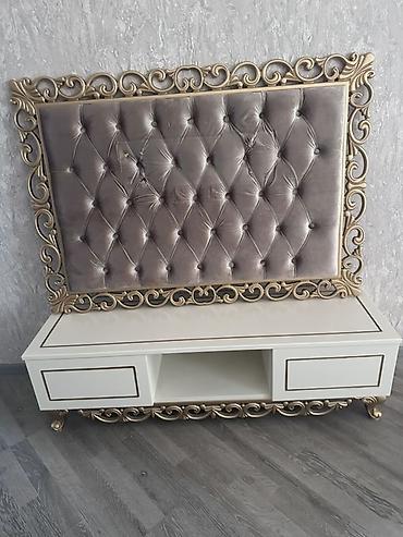 TV altlığı: Klassik üslubda TV stendi və dekorativ panel dəsti - Üslub — 1