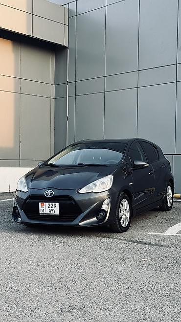 Toyota: Toyota Prius C: 2017 г., 1.5 л, Вариатор, Гибрид, Хэтчбэк — 1